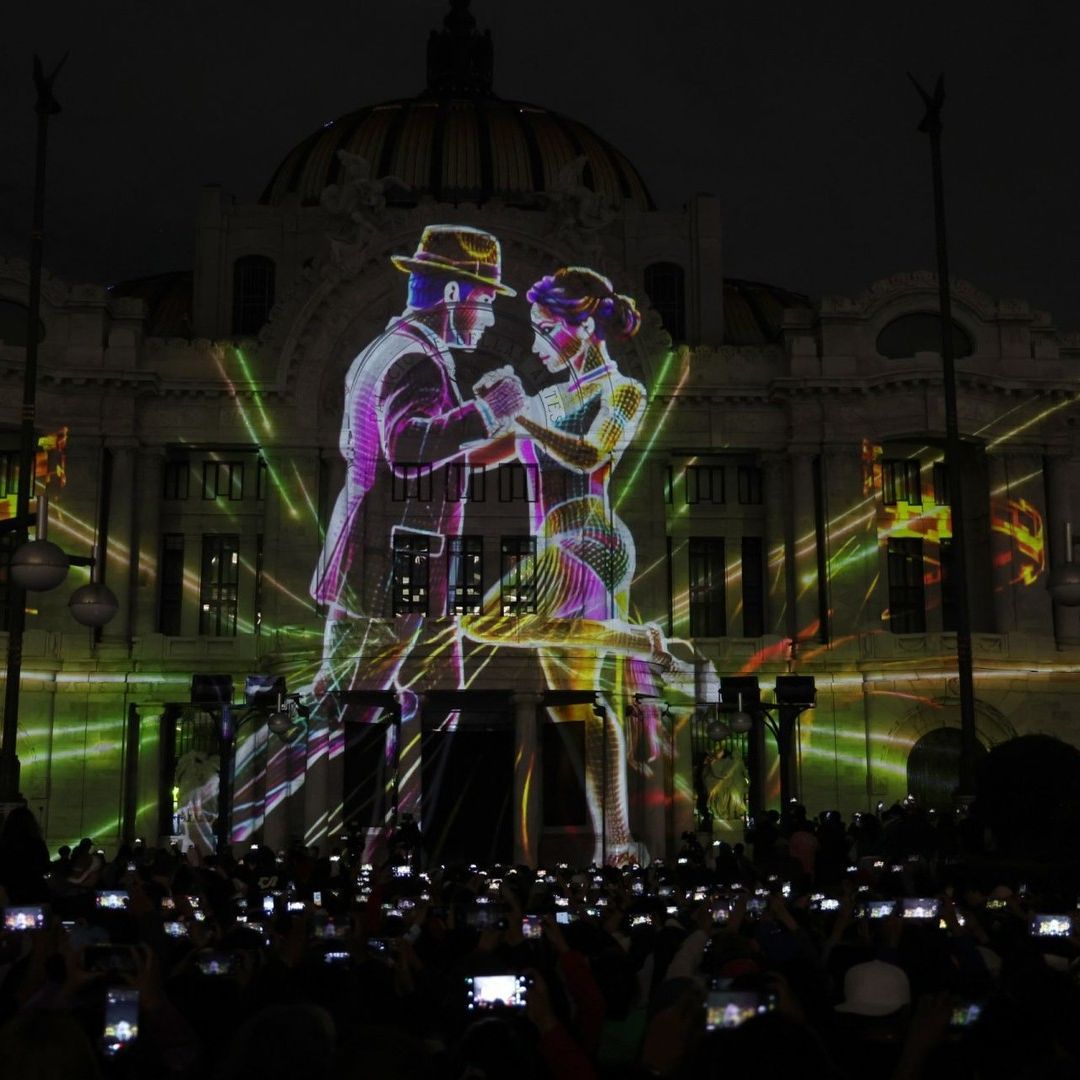 El videomapping recorrió más de un siglo de música capitalina